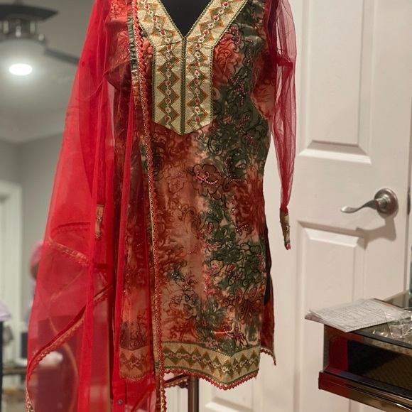 Pakistani designer suit - Picture 1 of 5